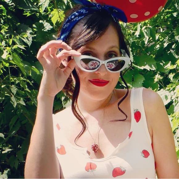 Meet your Posher, Amber - Picture 1 of 1